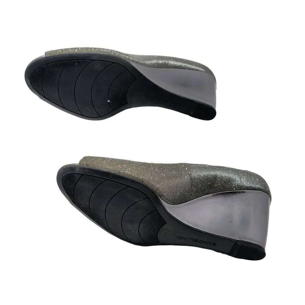 Bandolino Womens BDTufflove Wedge 11 Heel Metallic Silver Sparkle Peep Toe Glam‎
